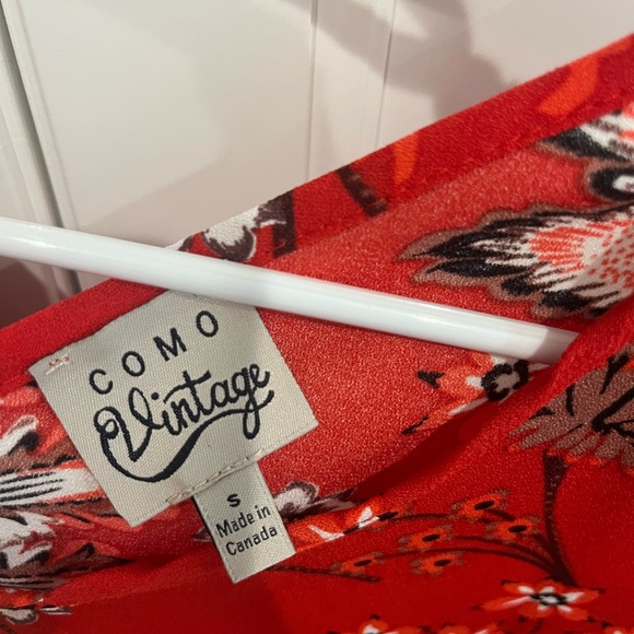 Red short sleeve Como Vintage blouse with bell sleeves, white/black flower decor - Picture 2 of 2
